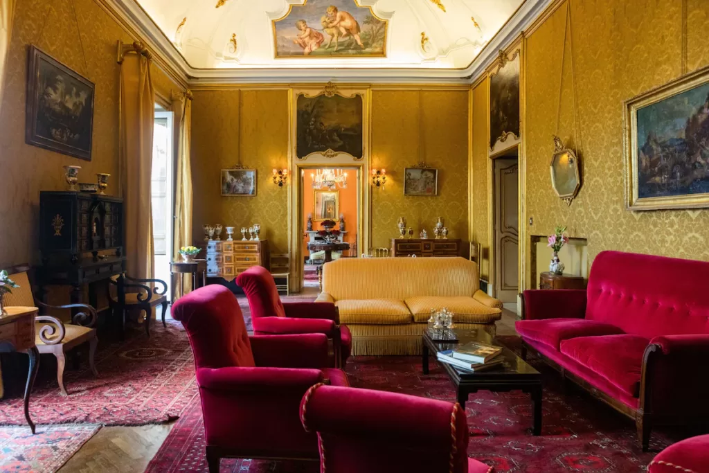 Palazzo Arone dei Baroni di Valentino luxury suite Palermo