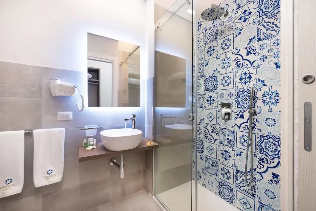 Clean and modern bathroom in Hermes Hotel San Vito Lo Capo
