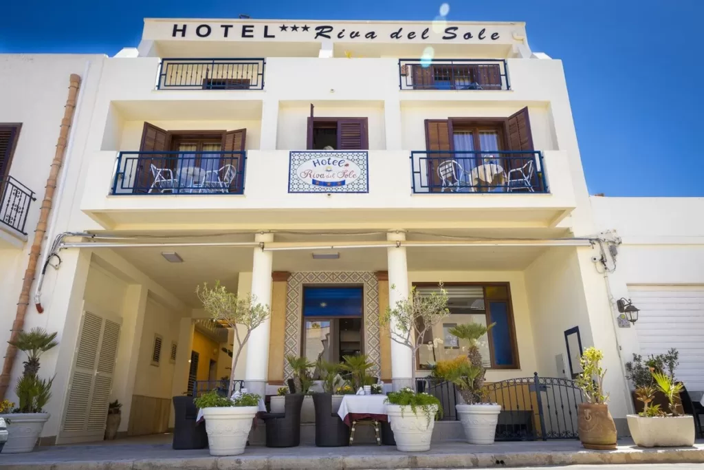 The front of Hotel Riva Del Sole