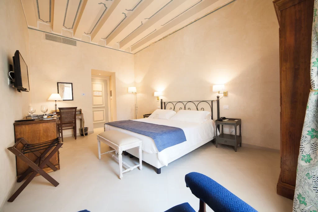 Agila Ortigia Charme bright hotel room