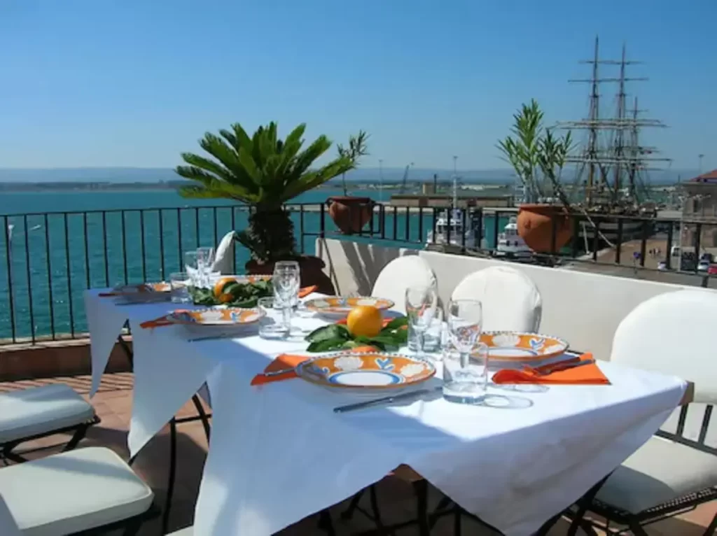 L'Approdo delle Sirene Hotel Restaurant with ocean views of Syracuse