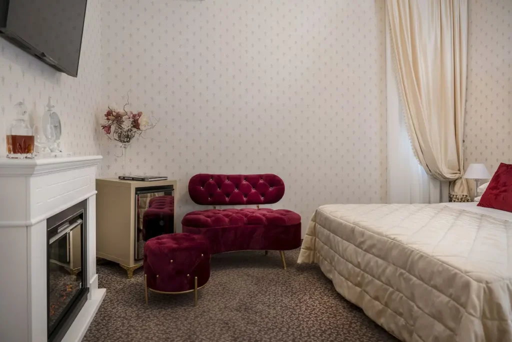 Elegant hotel room at Albergo Rossini 1936