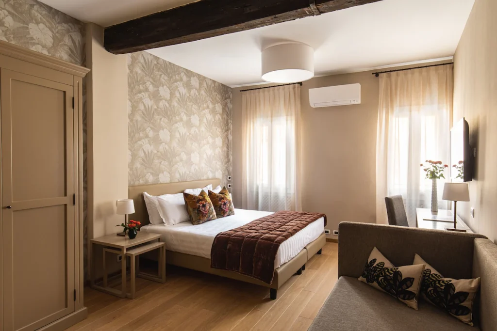 Comfortable room at Hotel Porta San Mamolo
