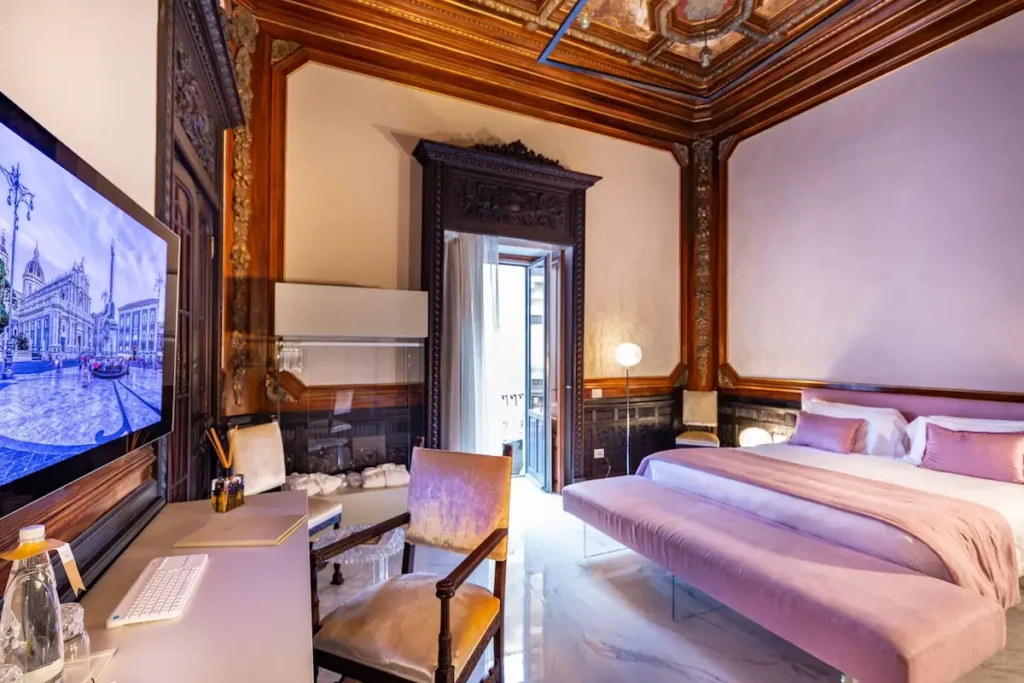 Luxury deluxe double hotel room in Palazzo Marletta
