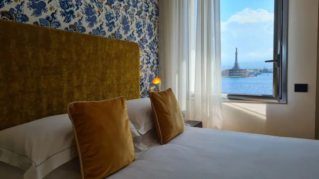 Room at the Jolly Charme Suite Messina Hotel with ocean views