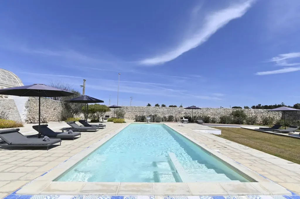 Masseria Francescani pool with sun beds
 