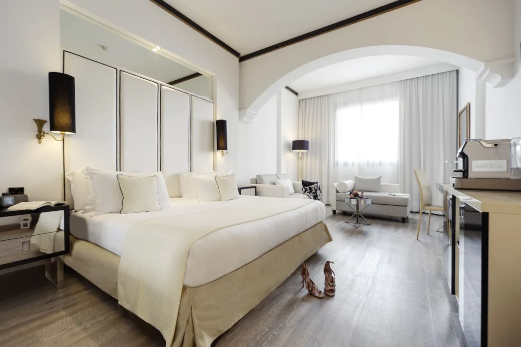 Premium modern room at milan hotel melia milano